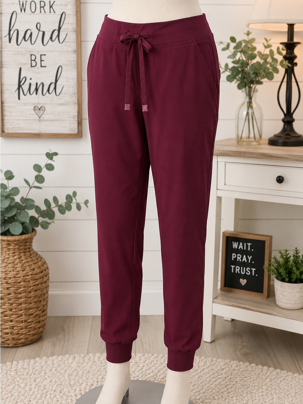 Medelita Maroon Jogger Scrub Pants Women’s Medium Stretch Medical Uniform